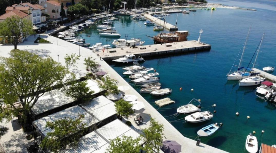 Goya - Selce Apartment Bagian luar foto