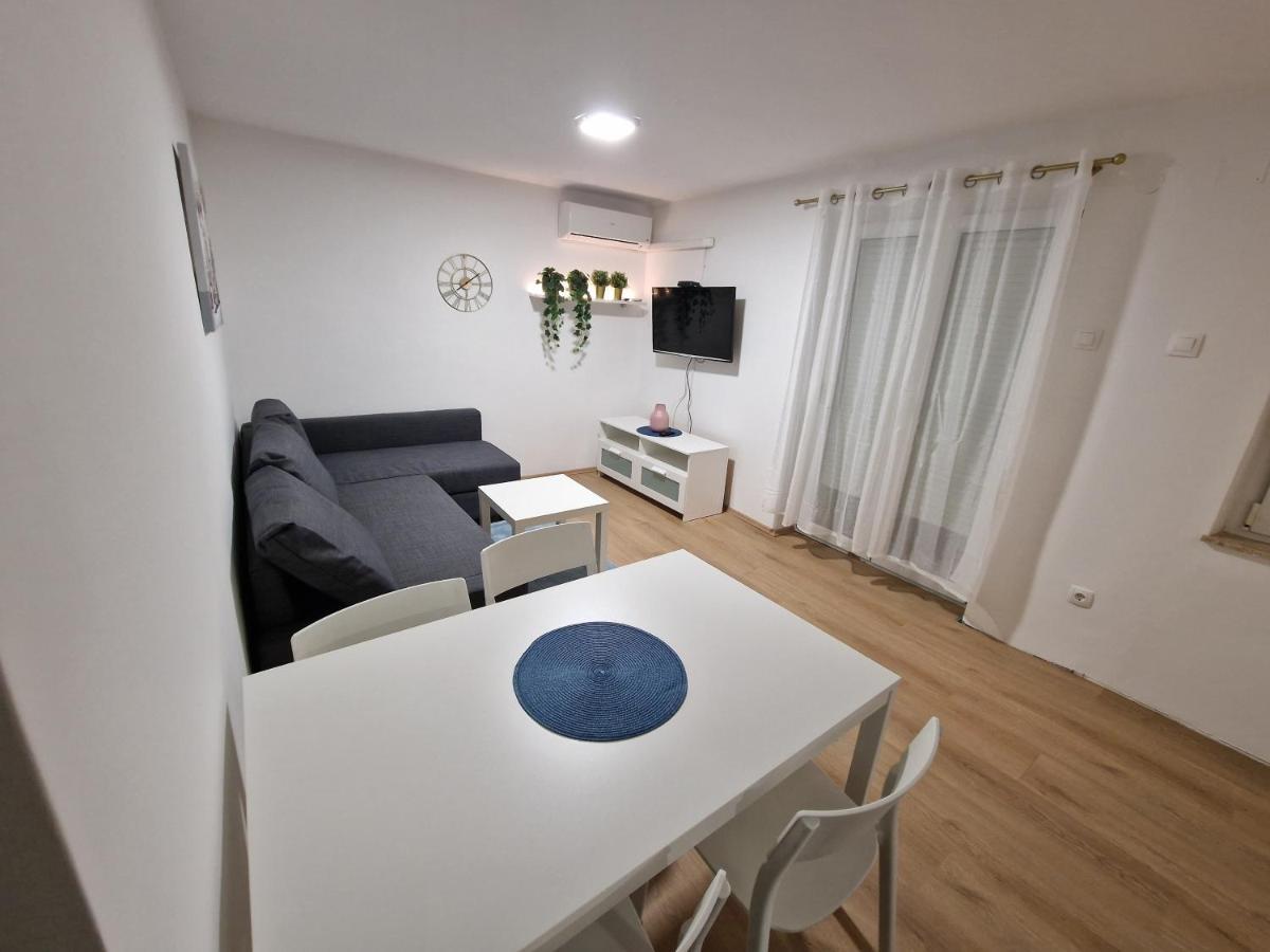 Goya - Selce Apartment Bagian luar foto